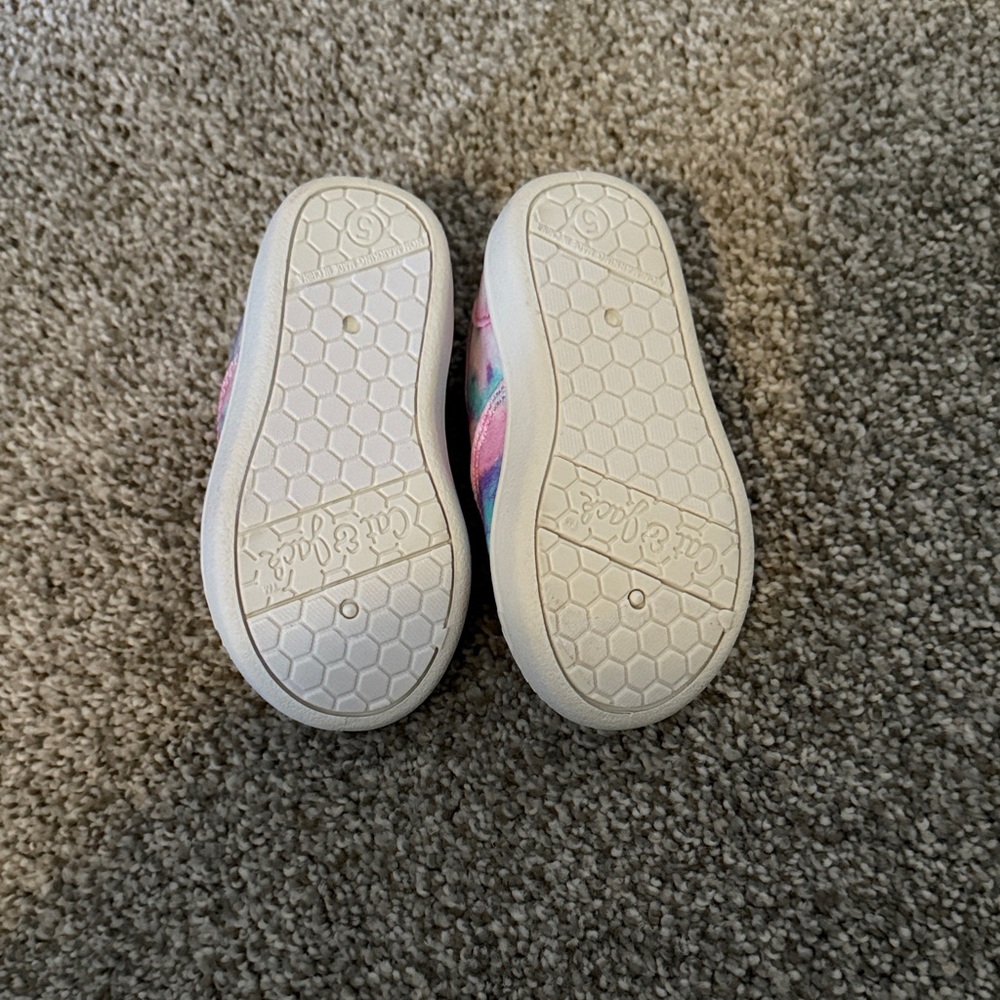 Kids Size 5 shoes. Disney, cat & jack, old navy - Picture 2 of 7